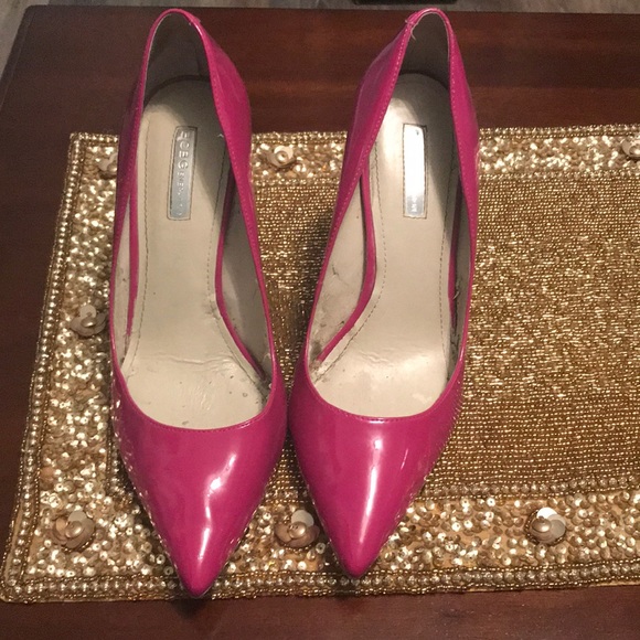 Hot, hot BCBG pink heels - Picture 1 of 3
